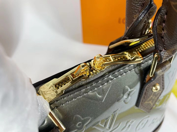 ルイヴィトンバッグ内部構造